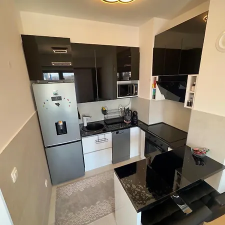 New & Modern Fully Equipped In