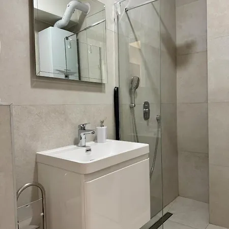 New & Modern Fully Equipped In アパート *